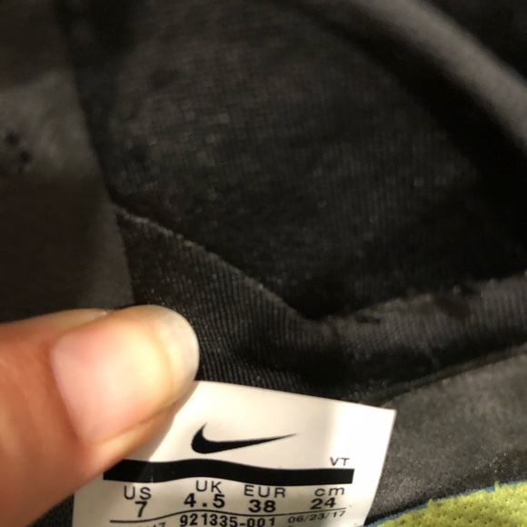 Nike women’s training hightop - Picture 6 of 6